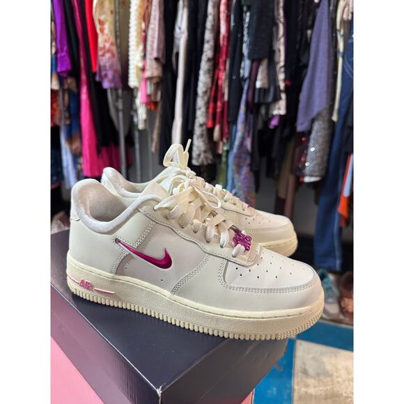 Nike Women's Air Force 1 '07 SE 'Dance Playful Pink' Size Ladies 7.5 - Picture 1 of 6